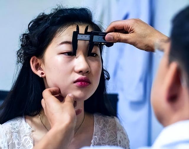 19岁少女执意整成“刘亦菲”,连名字也高仿,8年后她现状怎样?