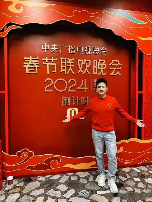 奔跑吧兄弟|31岁登春晚爆红后，他第一件事，就是连夜回家给女儿扫墓