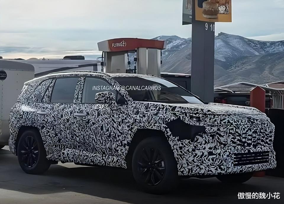 视觉进化！丰田新RAV4官图发布，尺寸加长成定局，新增纯电版