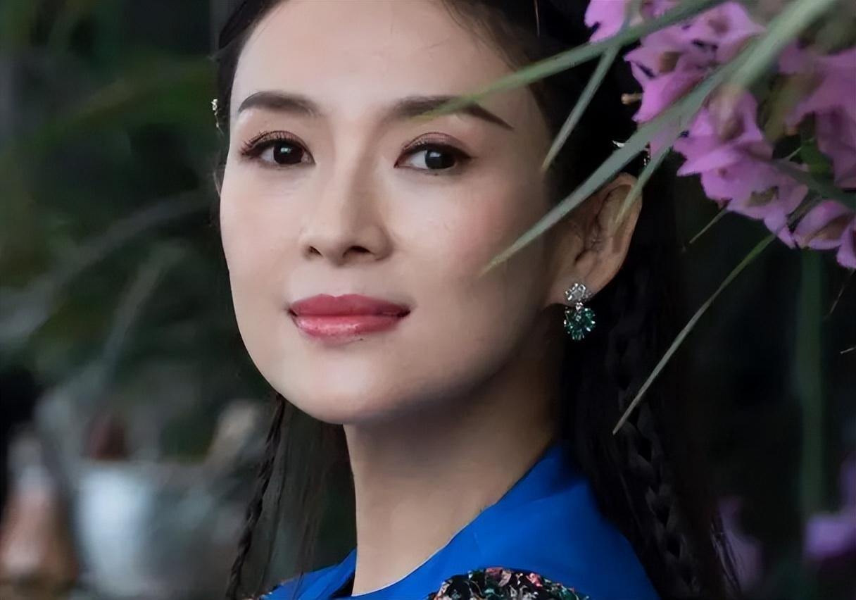 章子怡带着女儿选择深圳安家，远离汪峰，整个人都不一样了