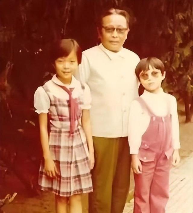 柯蓝:四段情史,2次“小三”,52岁还单身的她,成了人生赢家