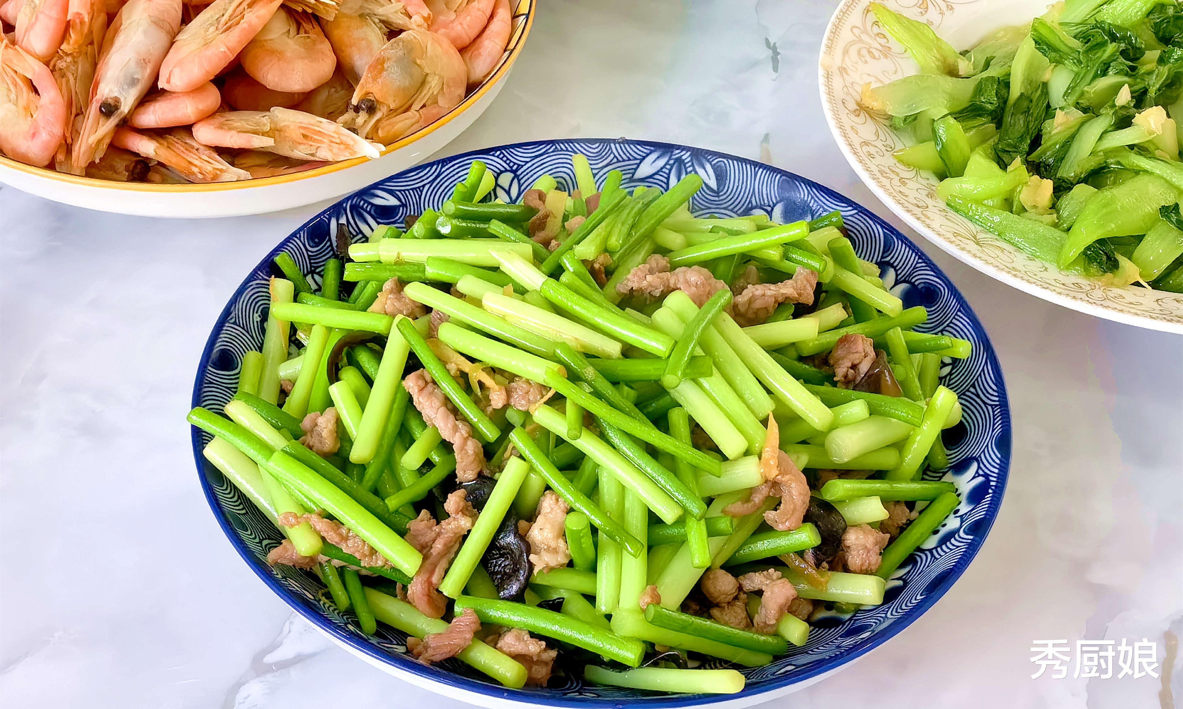 山东80岁老人回娘家,76岁弟媳做一桌饭菜走红,网友:“真寒酸”