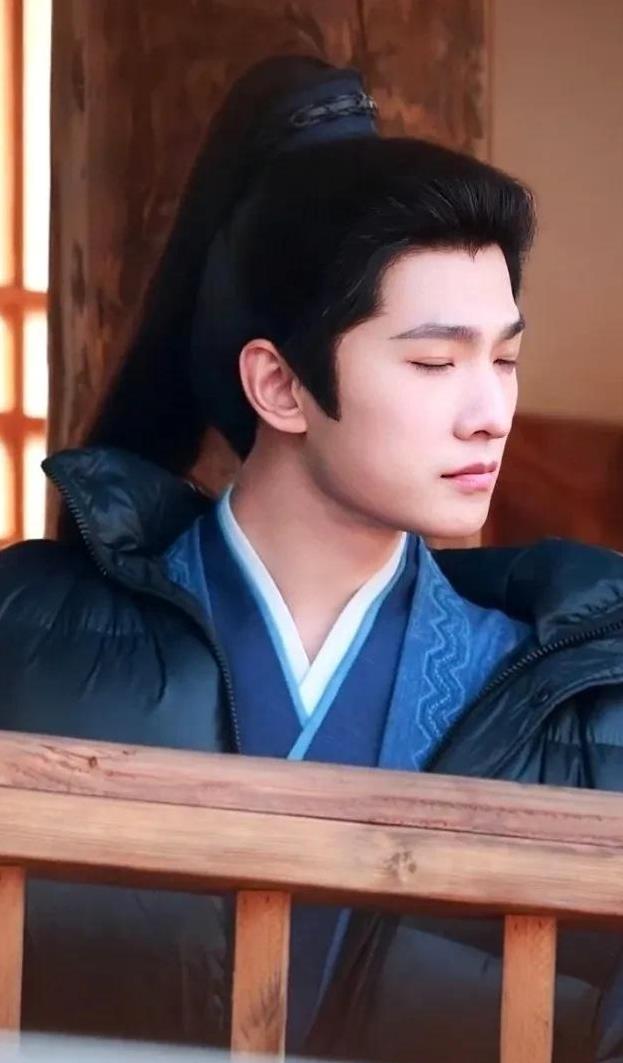 平心而论,内娱真正的绝色美男只有12位,他们酷帅雅痞,清新性感