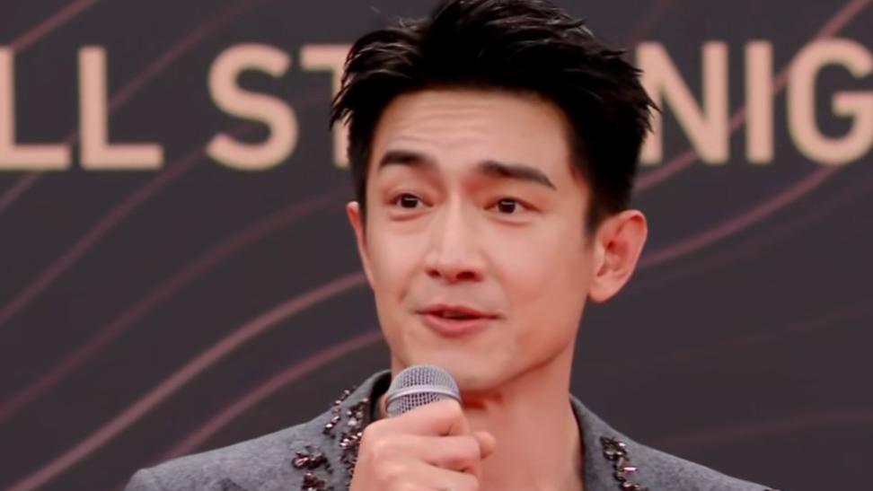 星光大赏男明星集体变老？林更新满脸褶子，任嘉伦变“精神老伙”