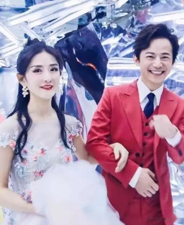 50岁何炅终于有了归宿？“新女友”身份曝光，网友：怎么又是她？