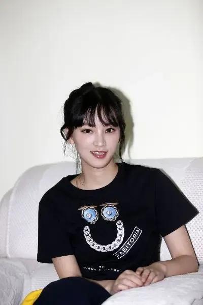 黄灿灿:光芒四射的璀璨之星