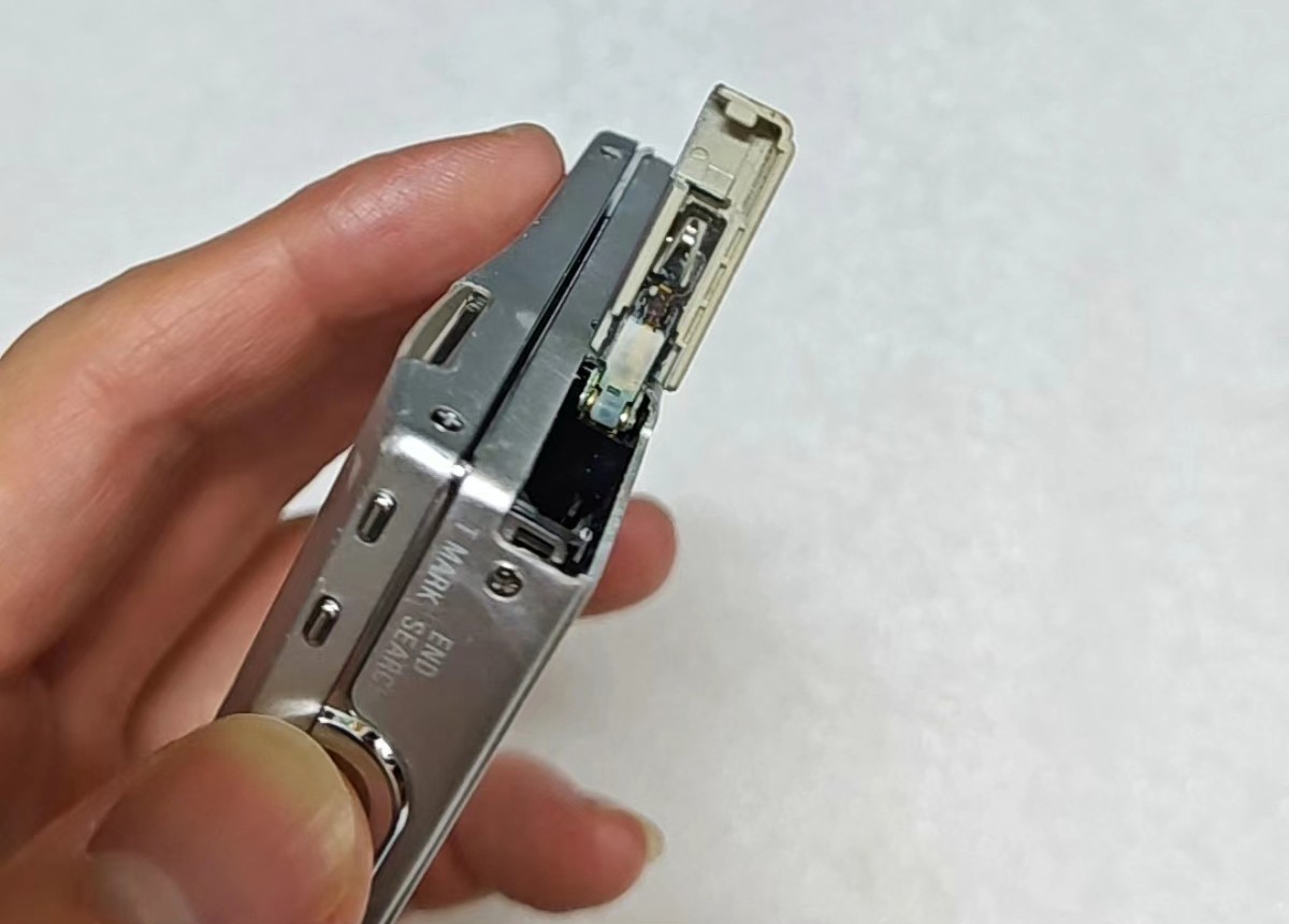 当年买不起的MD随身听,比MP3贵多了,如今只要200块