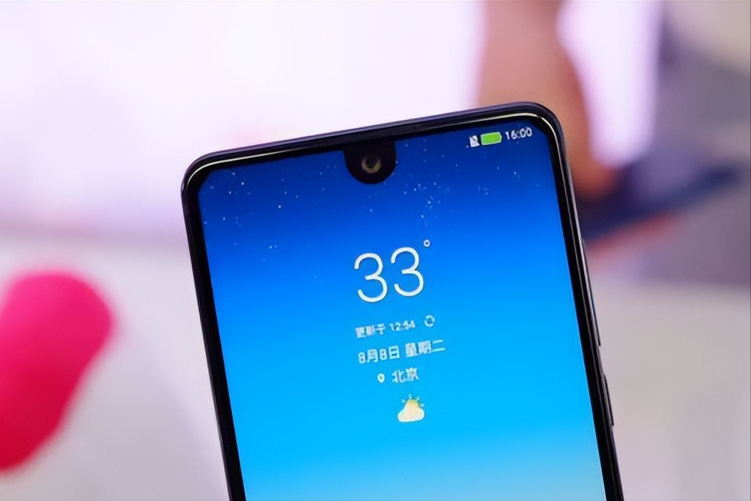 国产手机的“犟种”,六次迭代屏下摄像,引领“全面屏”再度突破