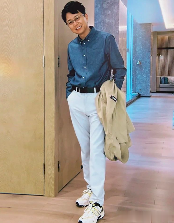 上了年纪的男人，这4种发型要避开，不是显老就是扮嫩，谁留谁丑