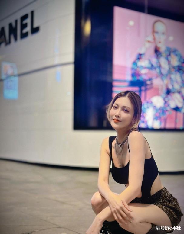 外貌不断进化引非议,40岁香港女星钟情小鲜肉,嫌中年男性体力差