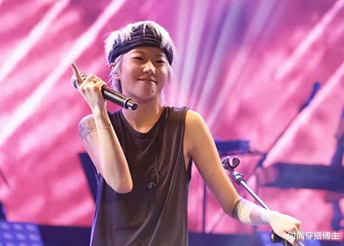 27岁窦靖童惊艳变身!网友:这真的不是年轻时的王菲吗?