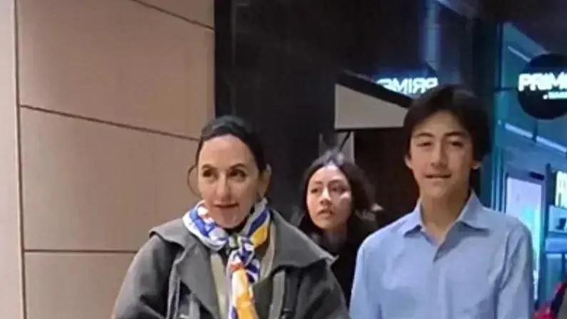 刘烨妻子带儿女出席首映礼，14岁诺一近1米8，长的越来越像刘烨