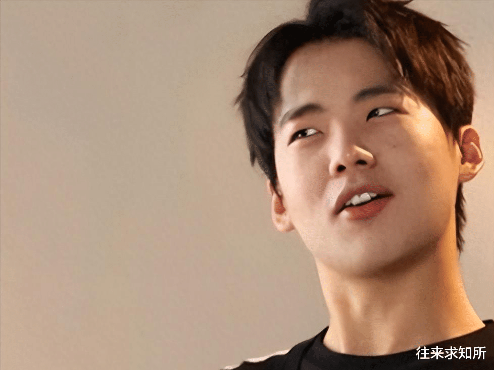 郭麒麟从德云社离开后,与亲妈一起生活,世上还是只有妈妈好