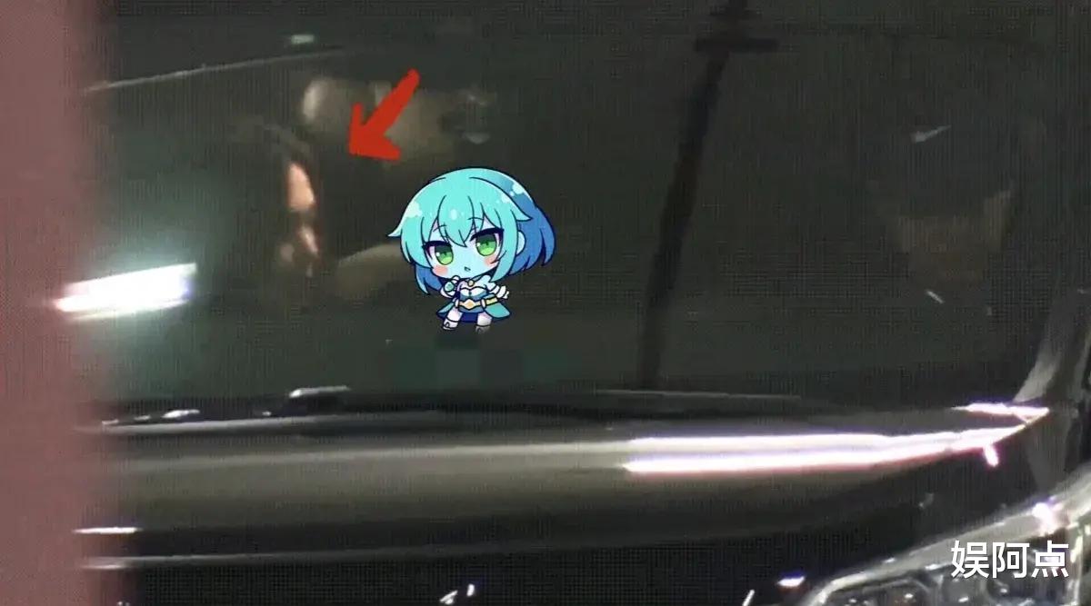 阿娇疑性取向转变,无视同居传言和皇甫圣华更亲密!两人车内被拍