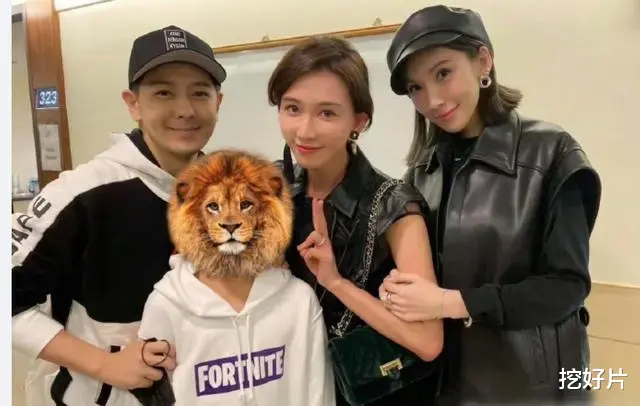 50岁林志玲和41岁陈若仪合影，我感慨，是漂亮和绝色的区别