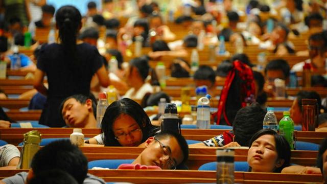 人民日报都看不下去了，发文痛批大学生，你们不失业真是天理难容