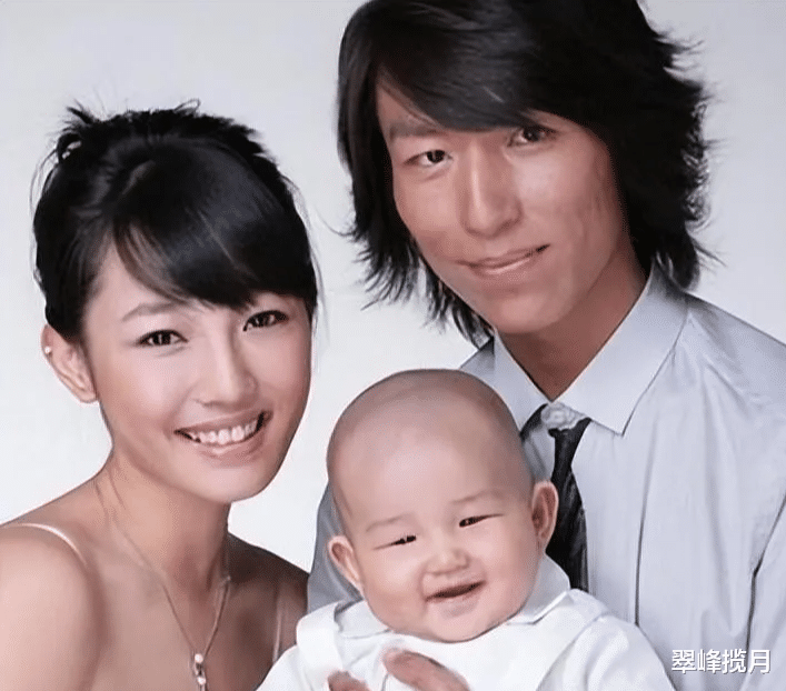 白百何夫妇遛娃记:5岁二宝突飞猛进,导演张思麟暖心抱娃全程!