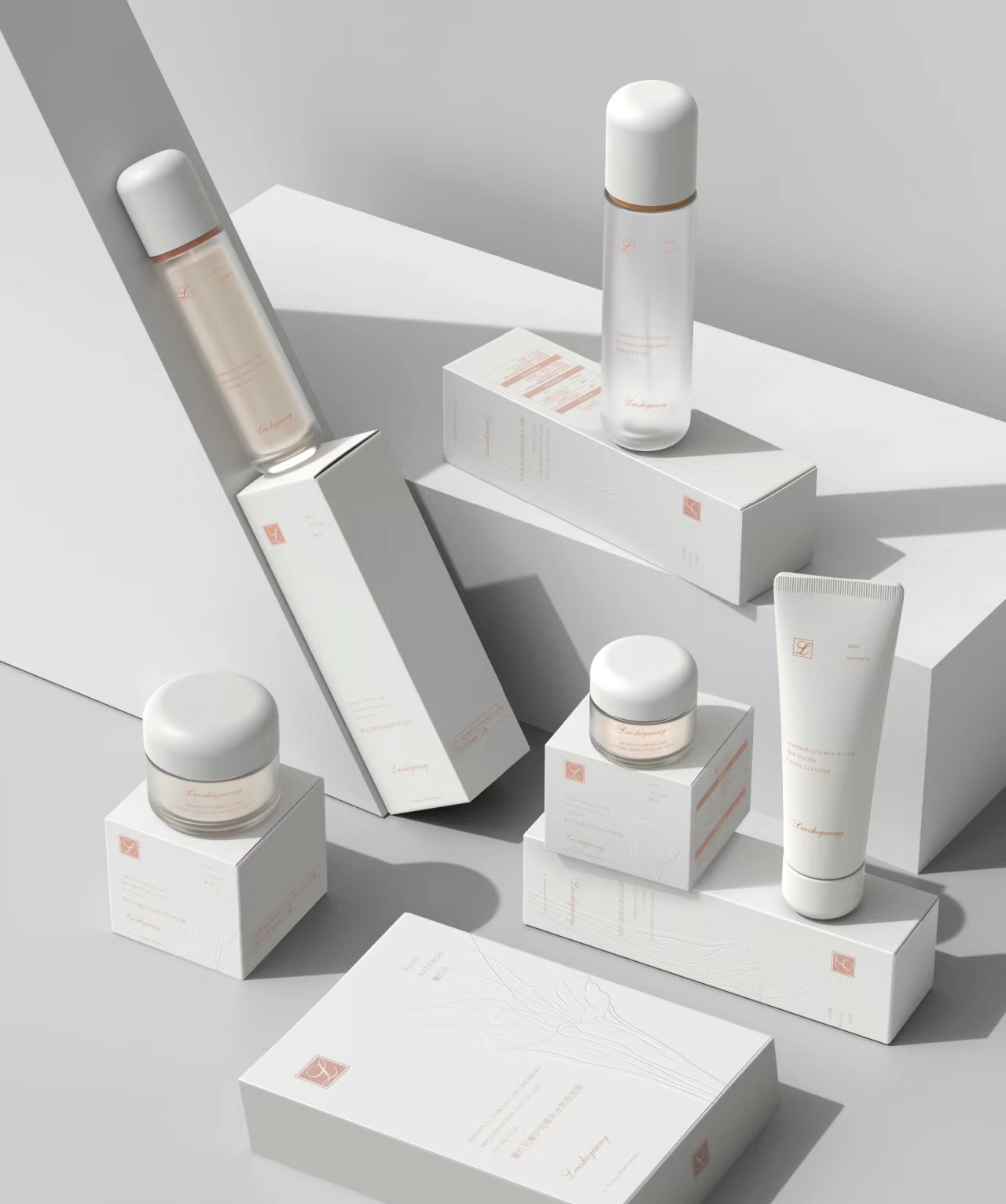 纯净素白典雅的护肤包装设计