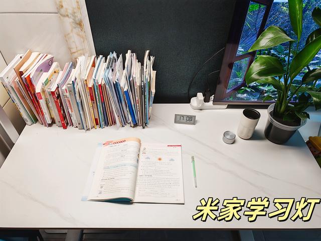 用光保護(hù)視力，米家立式學(xué)習(xí)燈Pro，孩子學(xué)習(xí)路上的貼心伙伴
