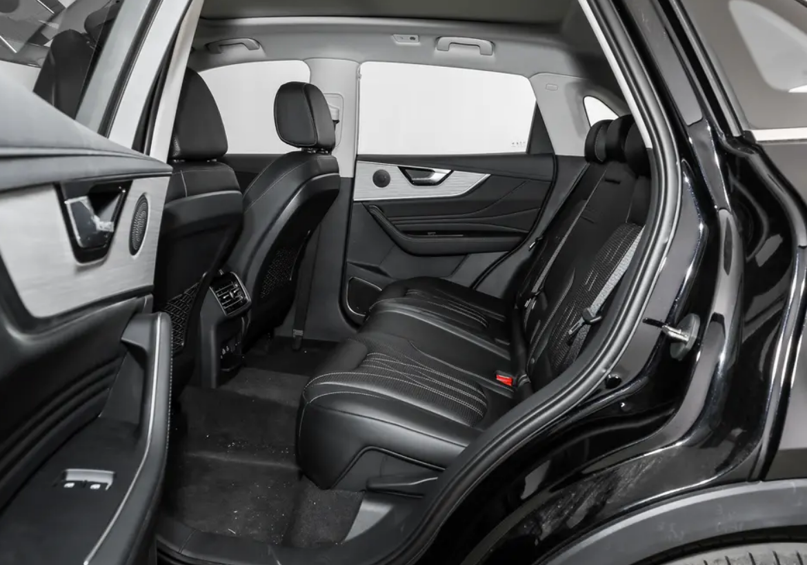 全系标配2.0T+8AT的豪华SUV，带适时四驱，1个月大卖15249辆