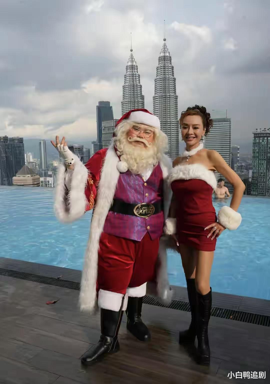 王祖贤近照曝光!脸浮肿引热议,家中摆满佛像照