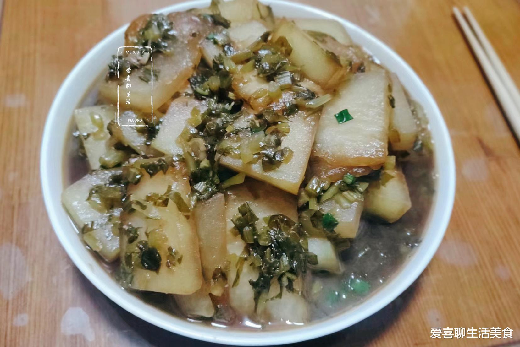 夏天这菜敞开吃，2块一斤的菜王，加点酸菜一起焖，酸爽开胃软糯多汁真好吃！