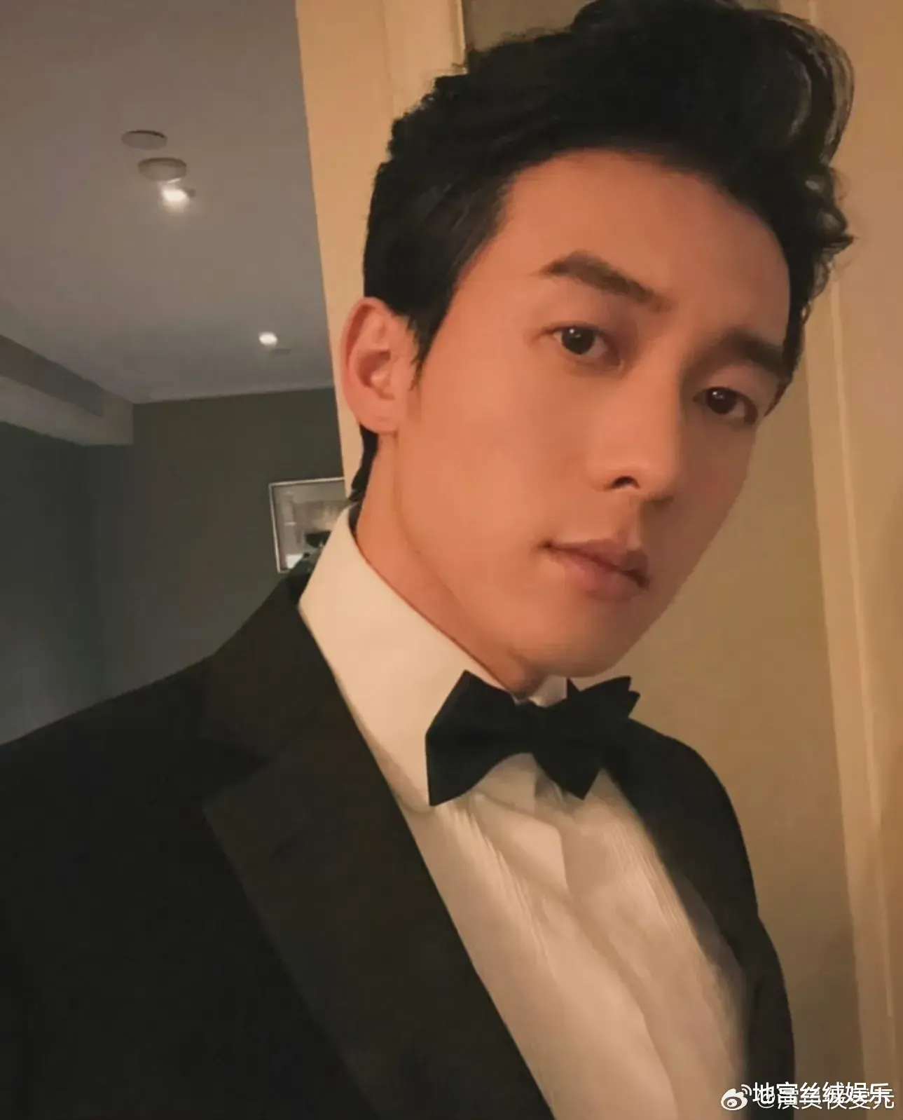 钟楚曦侯雯元旅游对比!她容光焕发,他精神涣散,网友:正常操作