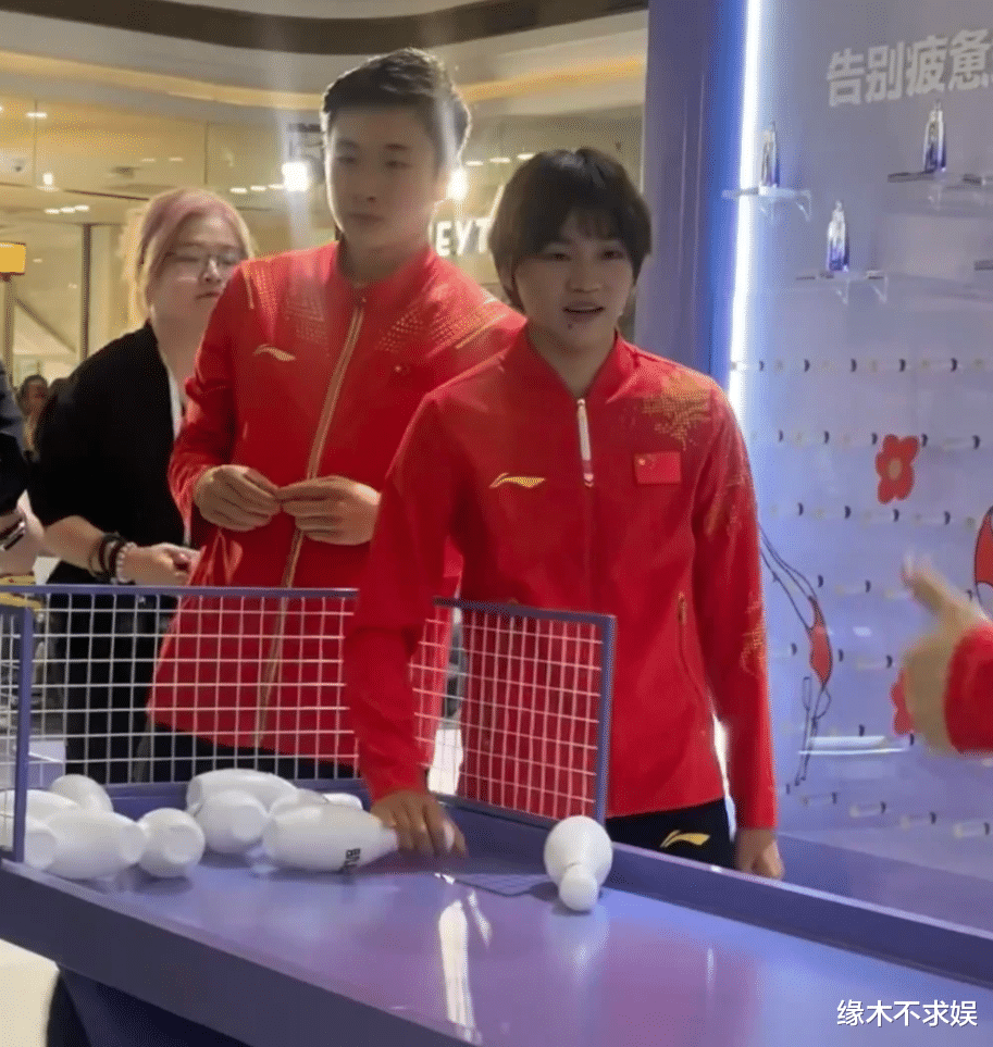 全红婵出席赠车仪式,全程心情低落不开心,知情人曝原因太心疼