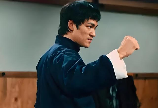 罗伯特·贝克谈李小龙:有个武行想挑战他,被我一拳打倒