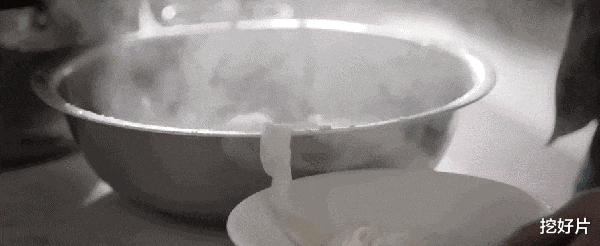 不会吃别尬吃!《我是刑警》富大龙吃面条,让“假吃演员”们无处自容