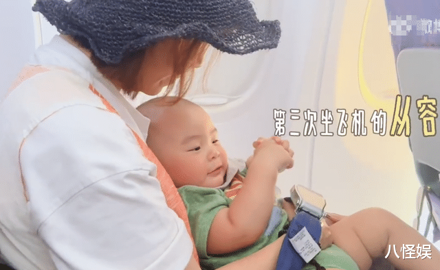 黄雅莉首带7个月儿子演出,单手抱娃臂力足,阿布听妈妈唱歌入迷