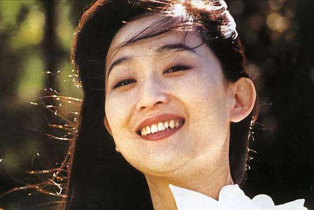 一生不婚未育，翡翠收藏大佬，“窒息恶妈”陈瑾的一生有多强悍！