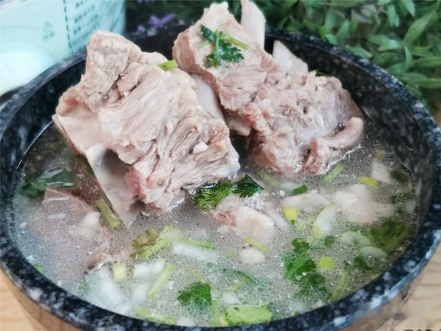 三伏一碗汤，胜过良药方！建议中老年人，常吃四种汤，健康过伏天