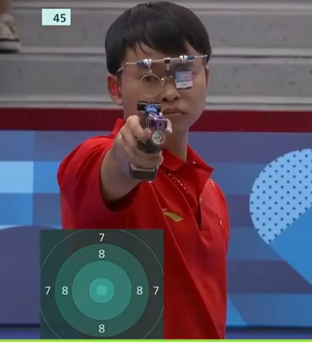 谢瑜自嘲自己16岁被当成40多岁,网友调侃:十年后你比同龄人年轻