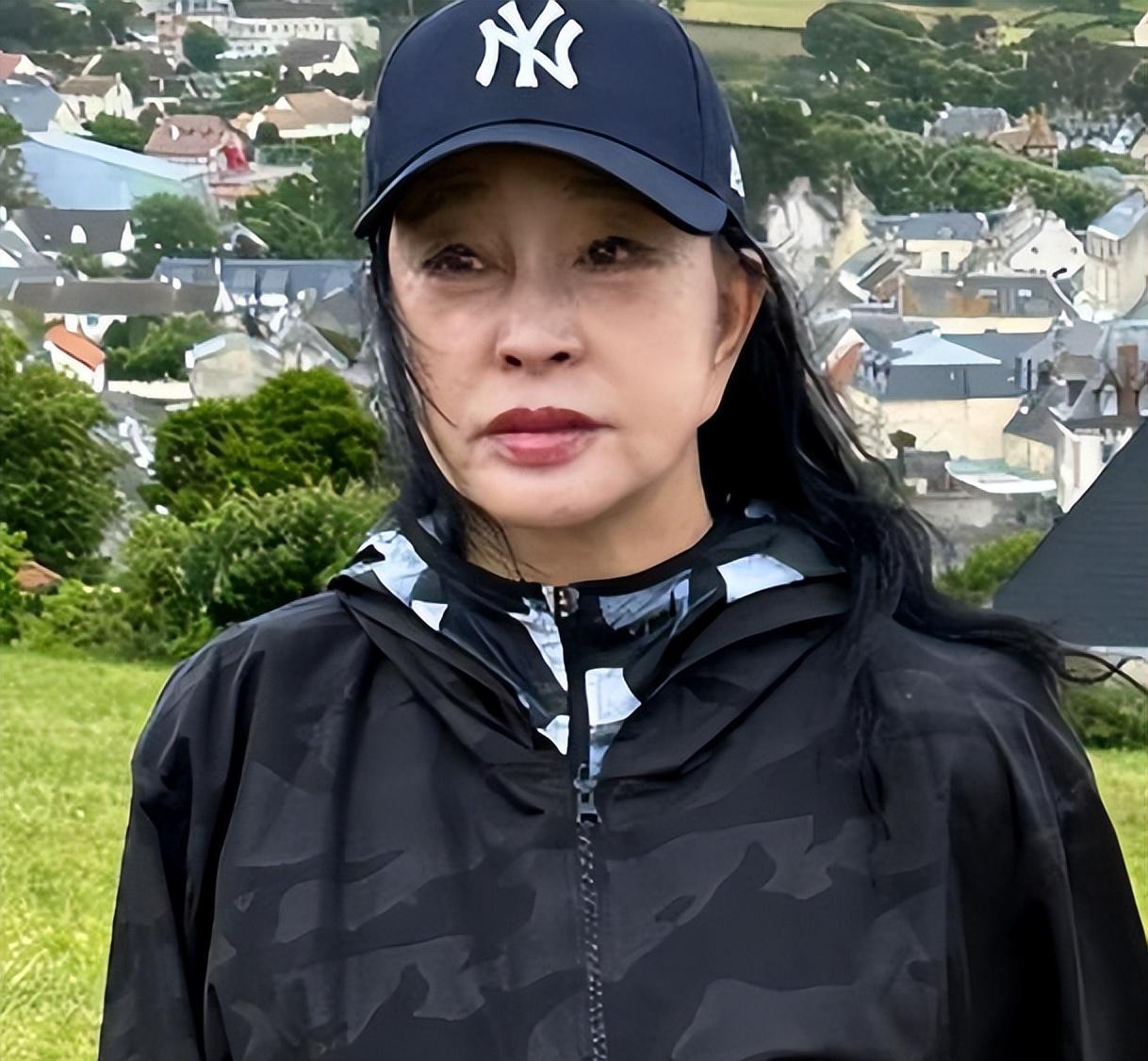 当71岁刘晓庆和74岁王馥荔同框,科技脸对比下,才知自然老去多美