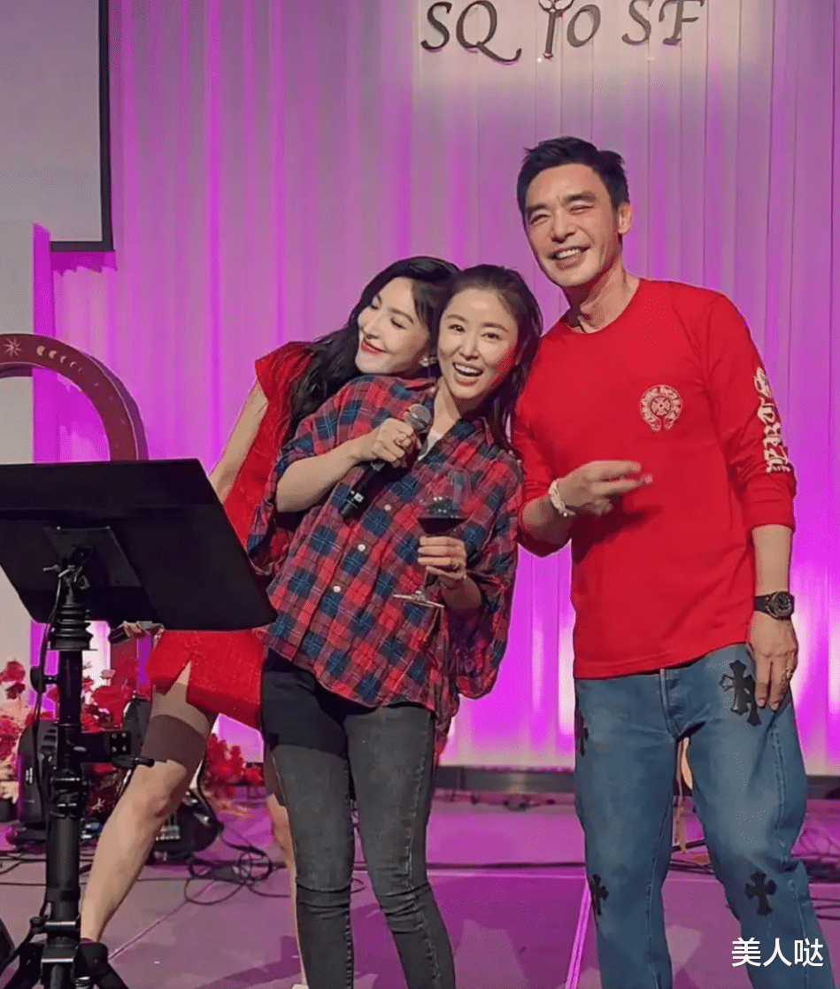 当48岁林心如与48岁舒淇同框，我才彻底明白，什么叫气质和骨相