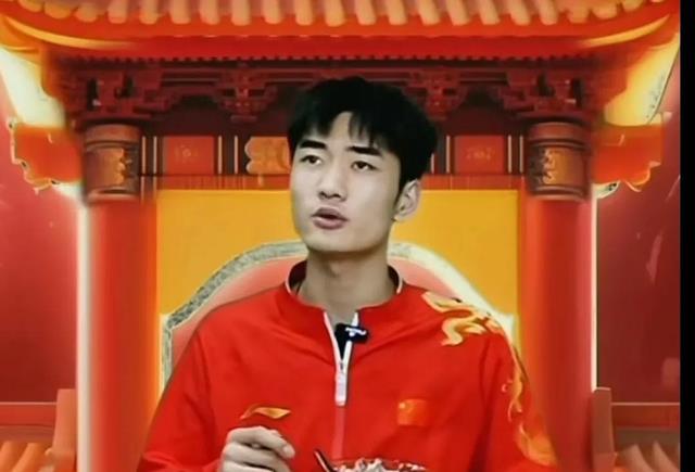 把永博说：孙颖莎不给粉丝签名. 粉丝就会当场骂她，评论区炸了!