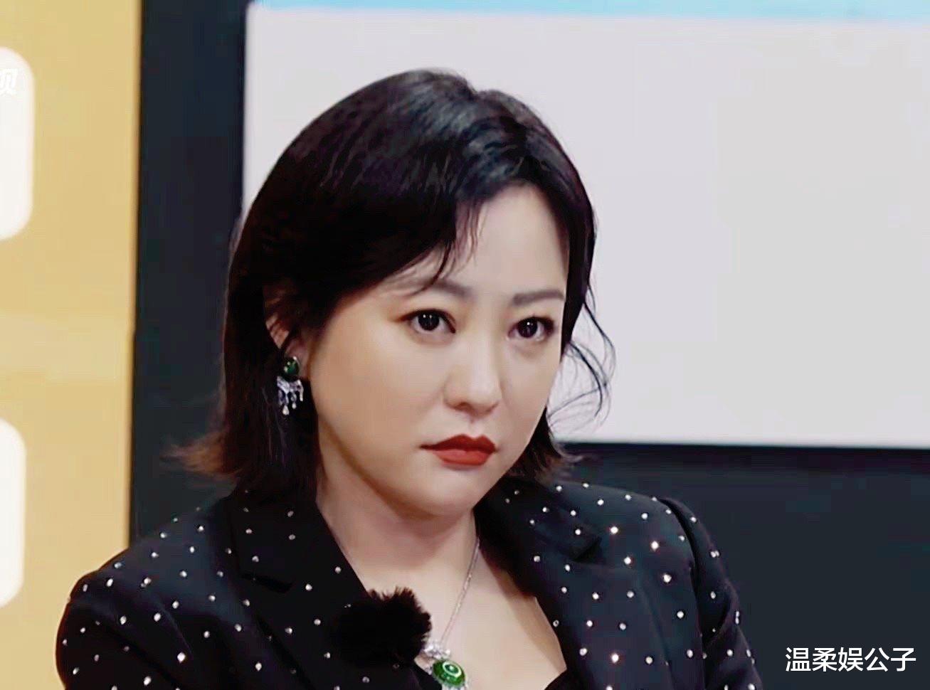 不要看如今的郝蕾不修边幅,当年的她漂亮到高圆圆都被比下去了