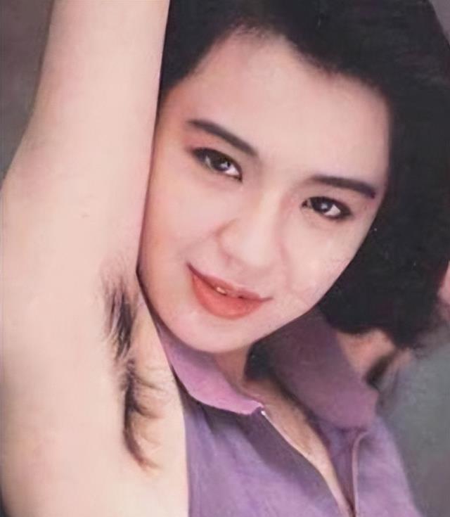 当年这些漂亮的老牌明星，都曾非常大胆的展示自己的腋下腋毛