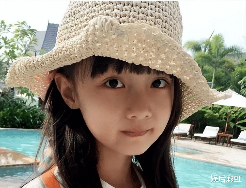 赵薇“女儿”因长得太好看,被全网禁止整容,如今16岁美到认不出!