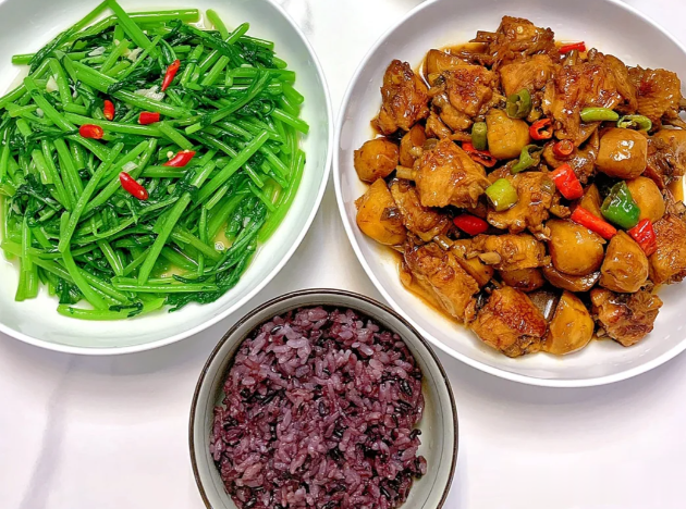 深圳34岁女子晒离婚后一人食晚餐，在网络上火了，网友：过于真实