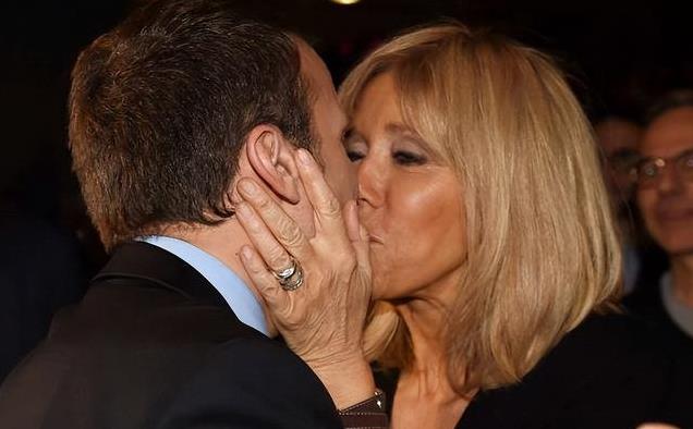 马克龙娶大24岁妻子：不仅是精神恋爱！生理性冲动都写在细节里