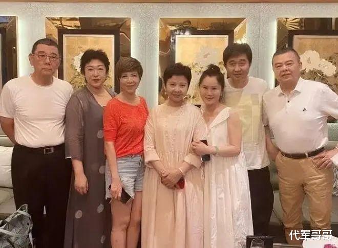 杭天琪|她9次登上春晚,被老外骗走3千万,40岁嫁小13岁男友,如今怎样