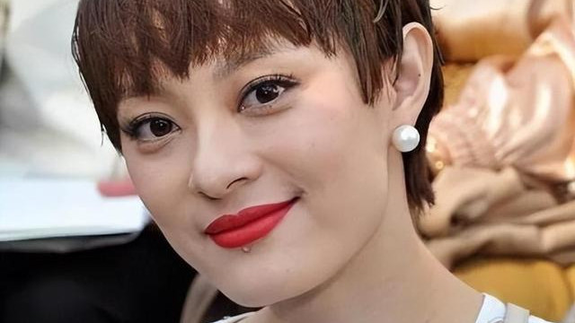 外媒镜头宛如照妖镜，关掉美颜，女明星一个比一个真实