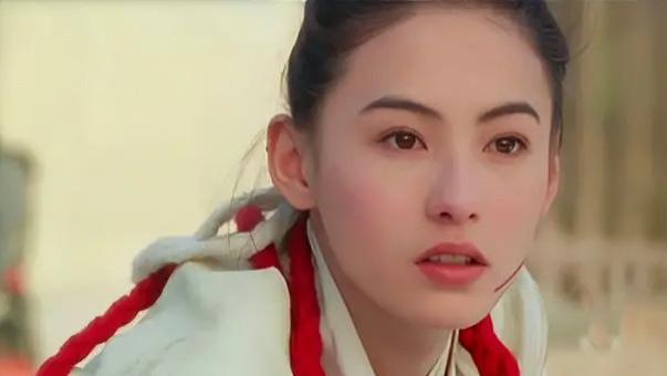 这一回，42岁的张柏芝完全撕碎了挡在身前的“遮羞布”