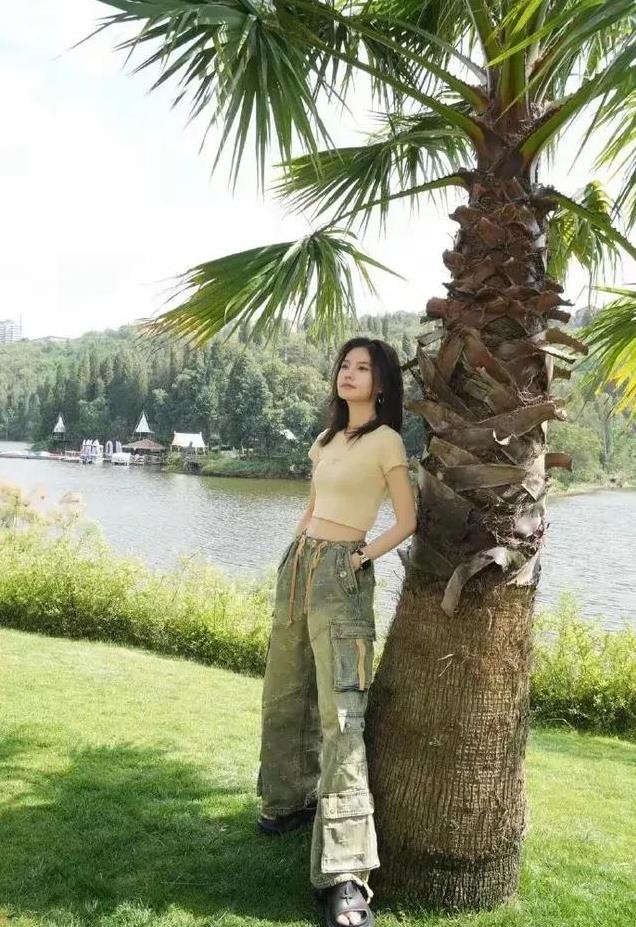 姜珮瑶：娱乐圈神秘新面孔？