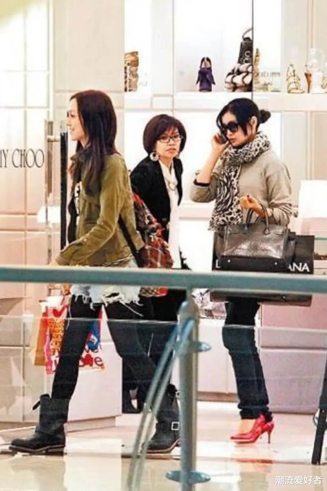 跨越20年,再看大S的古早街拍,依旧有种跳脱时间的优雅耐看!