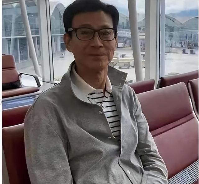 郑少秋女儿在美国自杀身亡，父女曾30年不联系，死亡原因引议论。