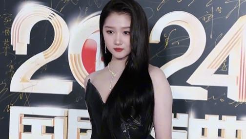 当27岁关晓彤碰上37岁张雨绮，我才明白“女人微胖”才是极品