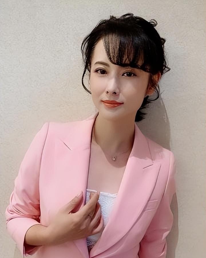 田亮怒揭妻子出轨,誓言为子讨公道!女方律师函反击,真相究竟谁在说谎?